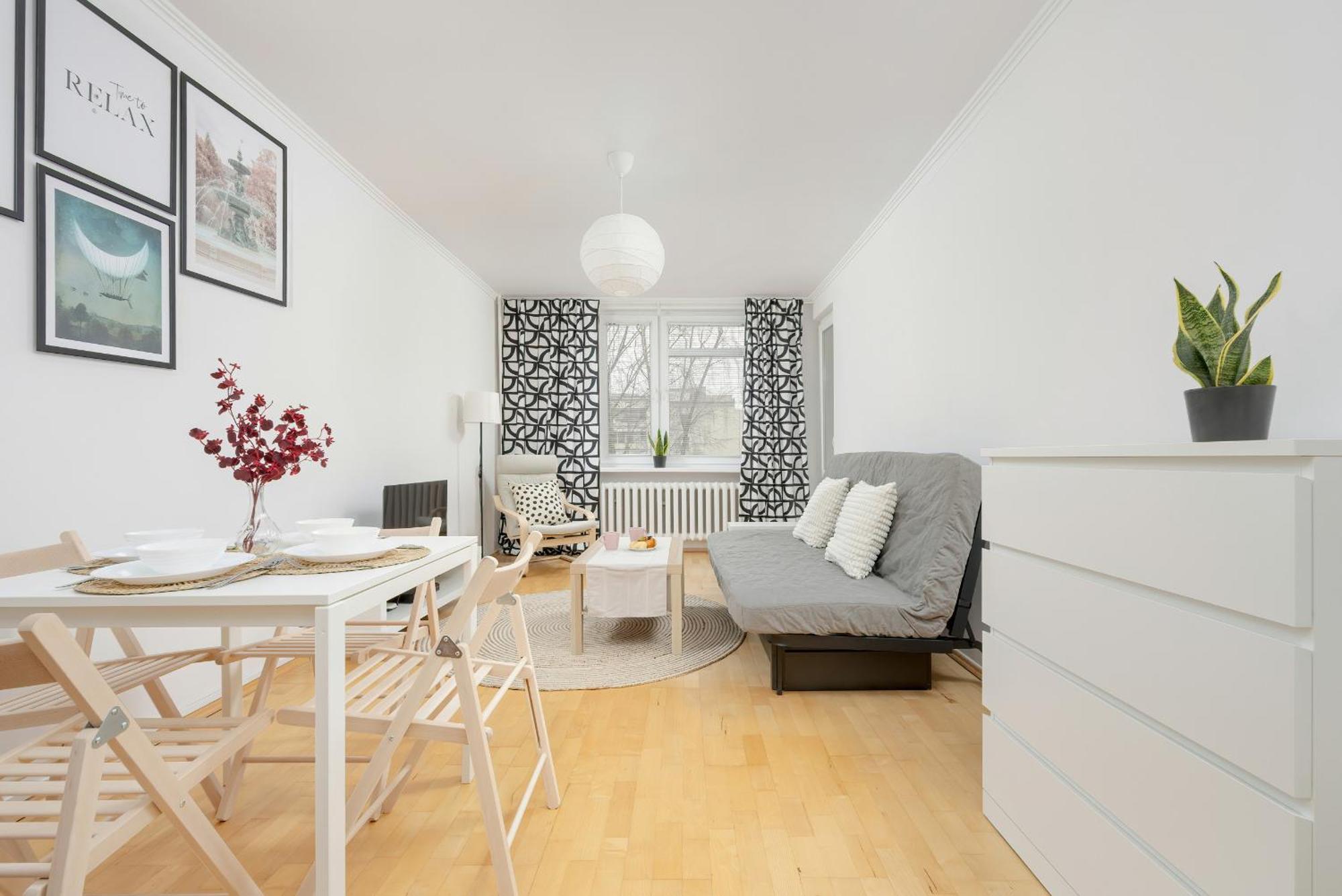 Beautiful & Bright Walowa With Balcony By Renters Apartament