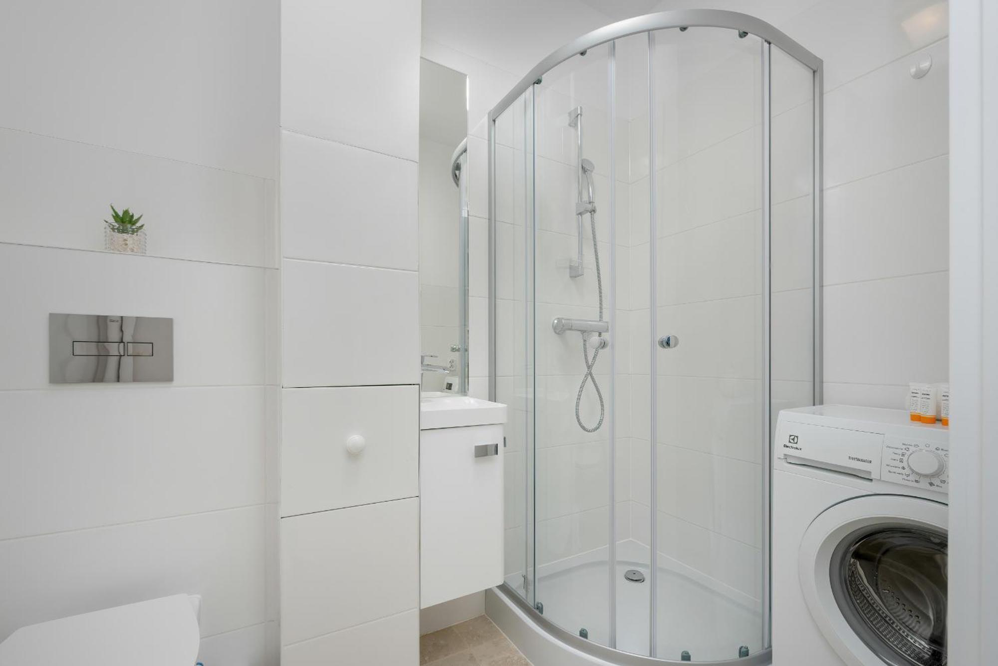 Beautiful & Bright Walowa With Balcony By Renters Apartament